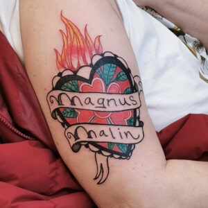 Hjärtformad tatuering tillängnad barnen.